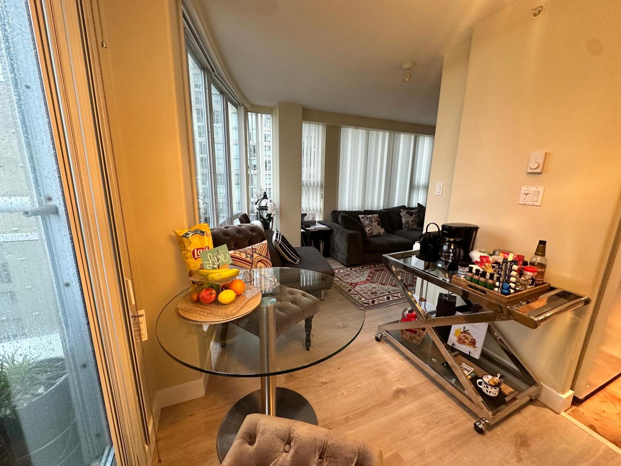 Penthouses Of Beach Ave Ванкувер Екстер'єр фото