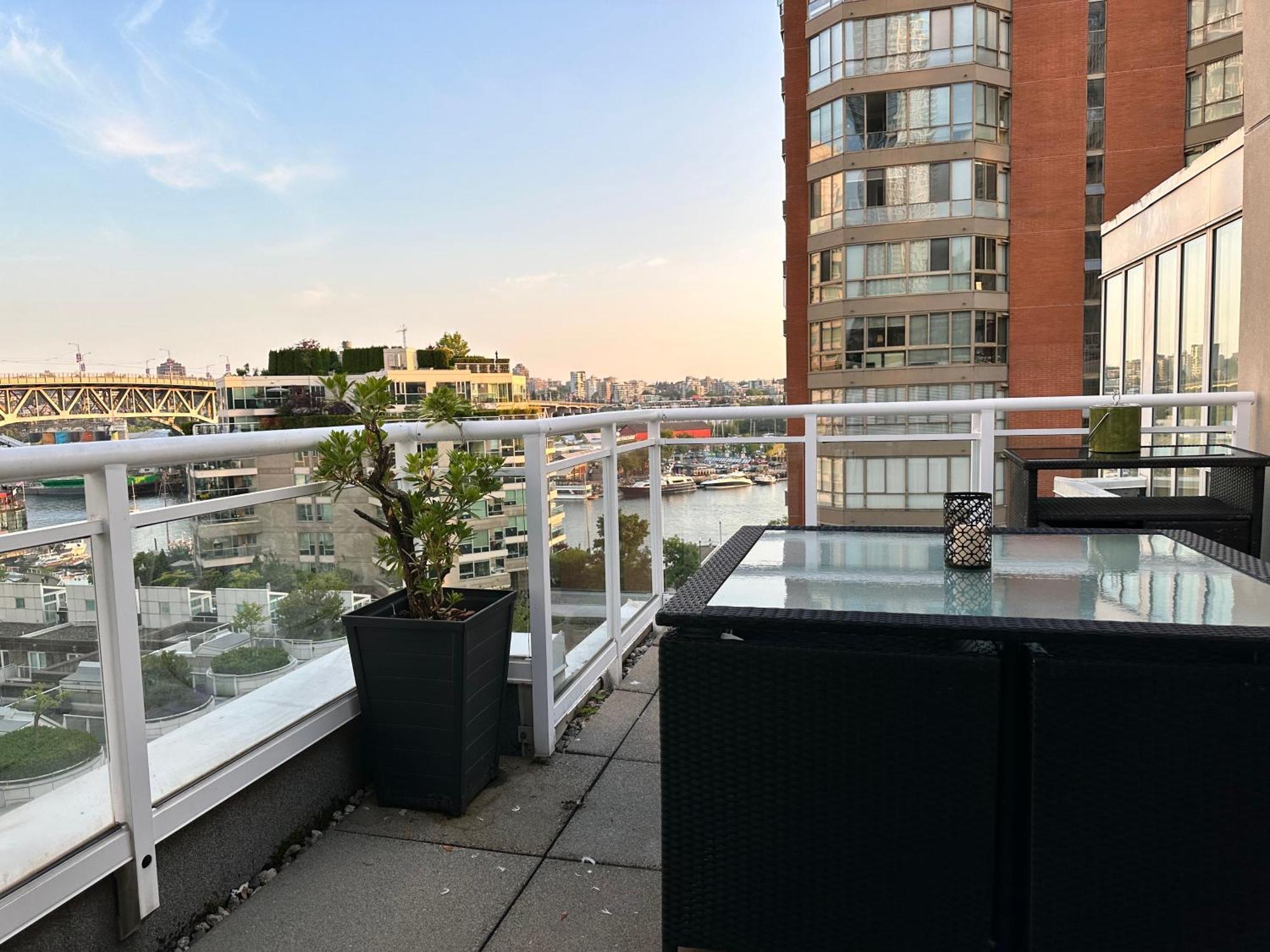 Penthouses Of Beach Ave Ванкувер Екстер'єр фото